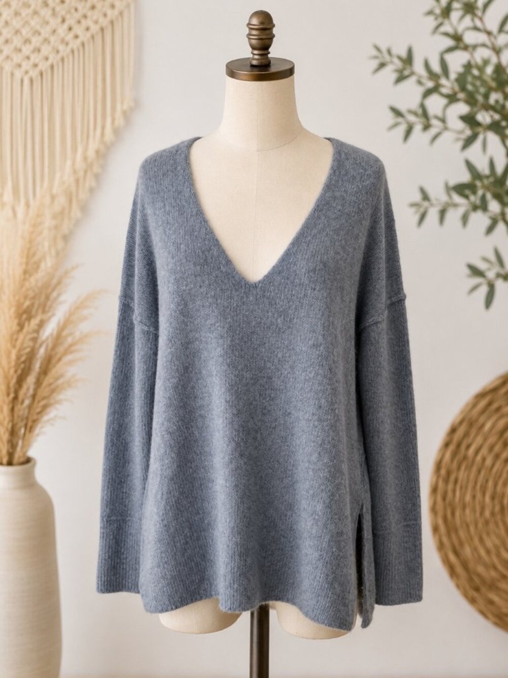360Cashmere 100% Cashmere Blue V-Neck Sweater Size S Soft Knit Pullover